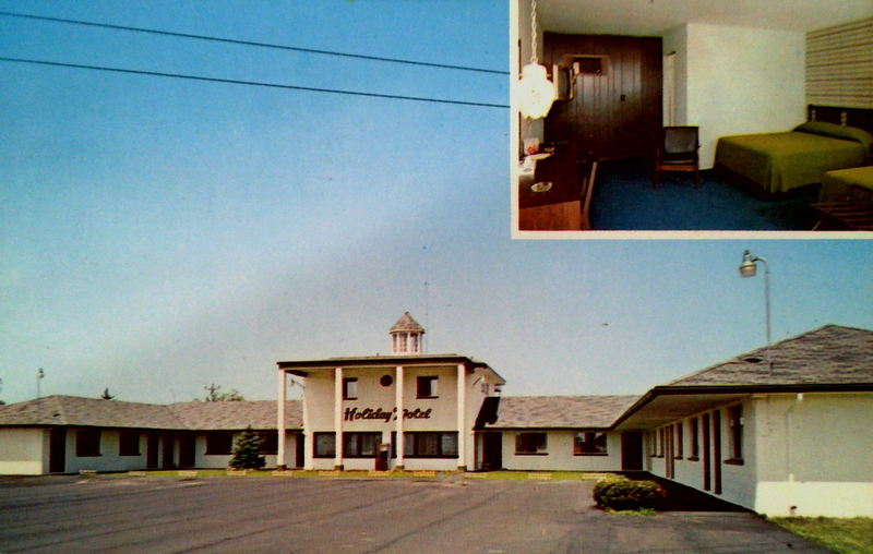 Heidelberg Motel (Holiday Motel, Bramblehurst Motel) - Old Postcard